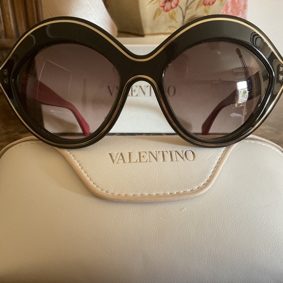 VALENTINO CAT EYE RED/BLACK WOMAN SUNGLASSES WITH CASE - Picture 14 of 16